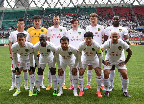 詹姆斯关键助攻锁定胜利（詹姆斯妙传定胜局）